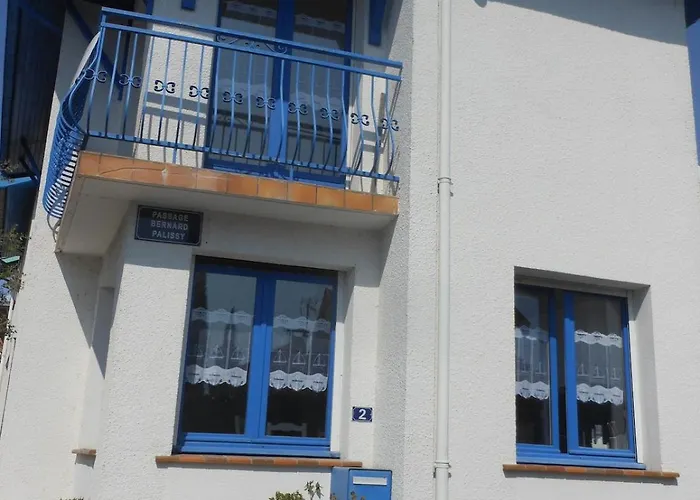 Nyaraló De Standing 200 M *