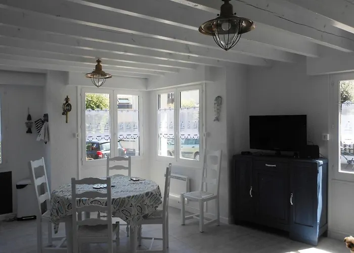 Nyaraló De Standing 200 M *